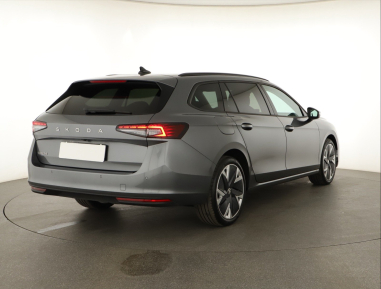 Škoda Superb - 2024
