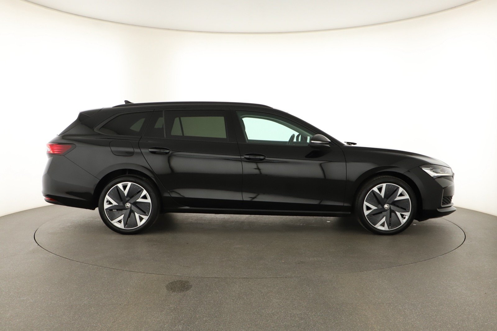 Škoda Superb - 2024