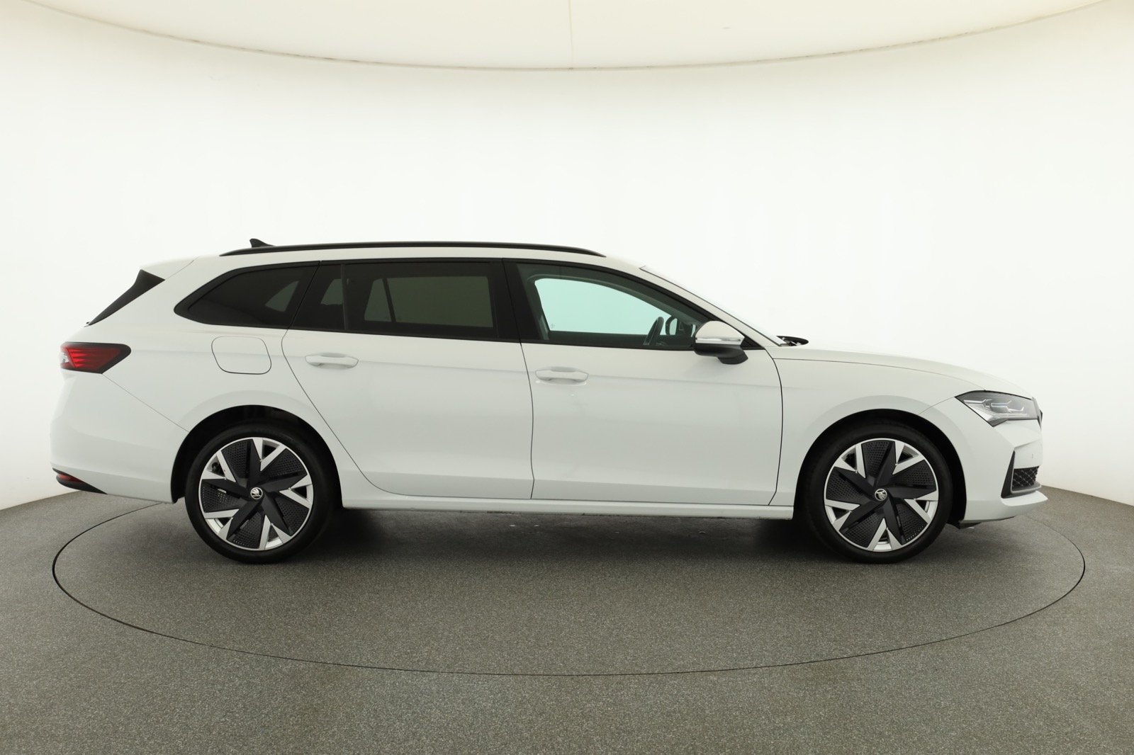 Škoda Superb - 2024