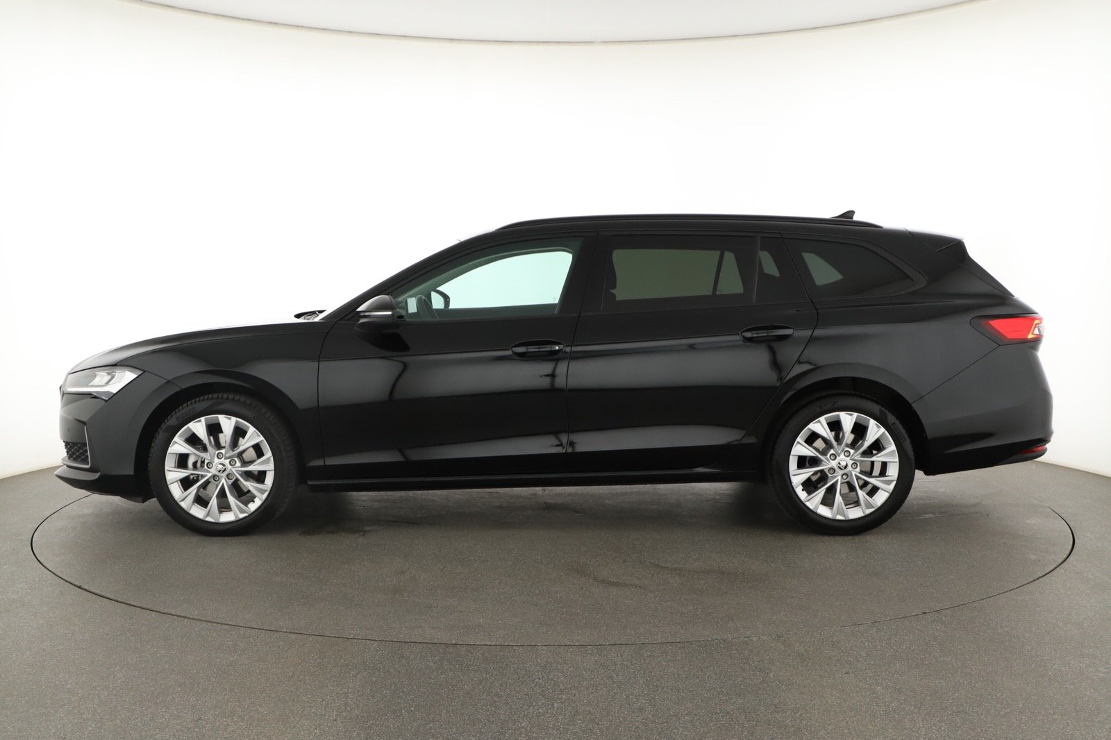 Škoda Superb - 2024