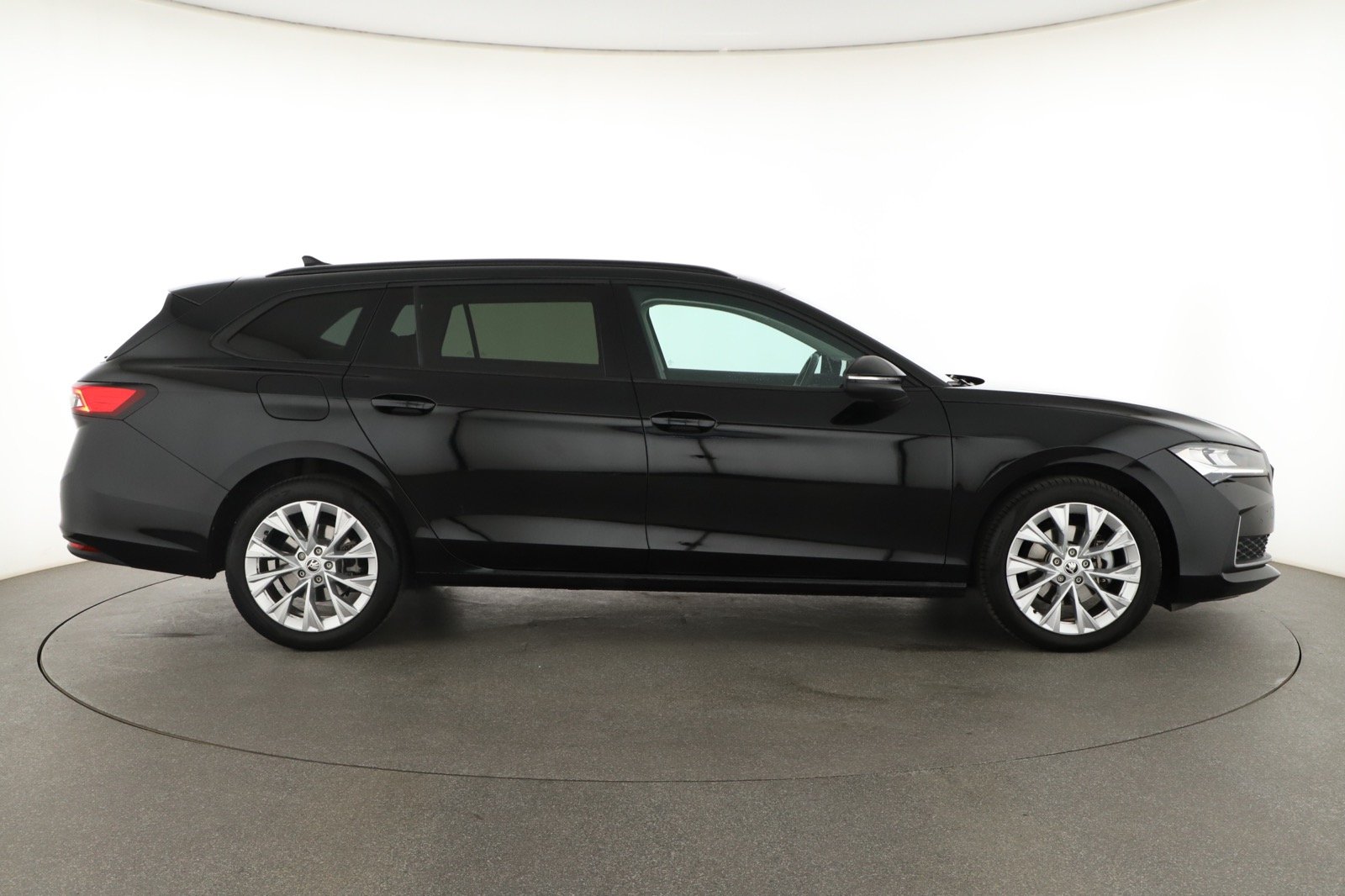 Škoda Superb - 2024
