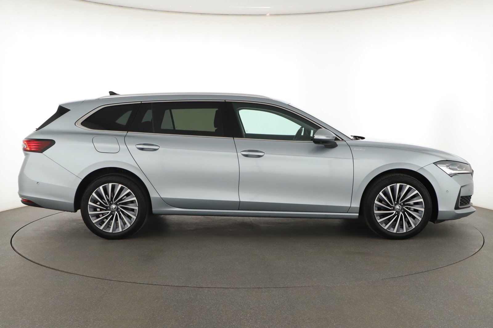 Škoda Superb - 2024