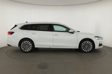 Škoda Superb - 2024