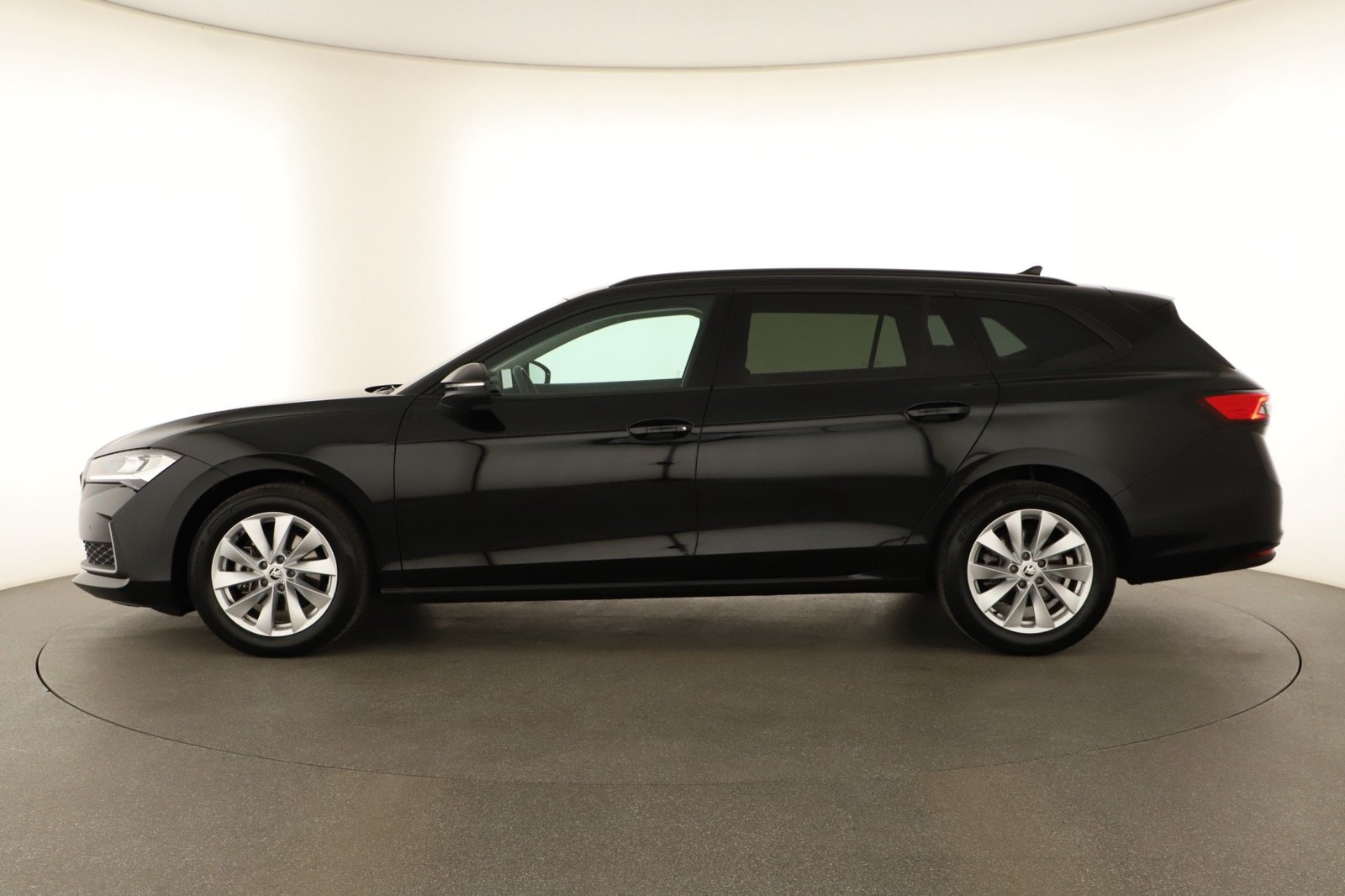 Škoda Superb - 2024