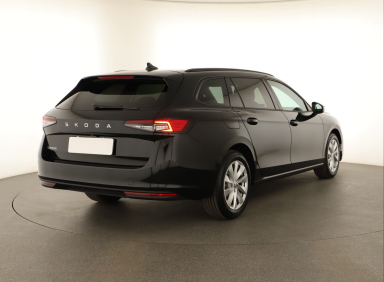 Škoda Superb - 2024