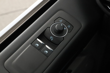 Ford Tourneo Custom - 2025