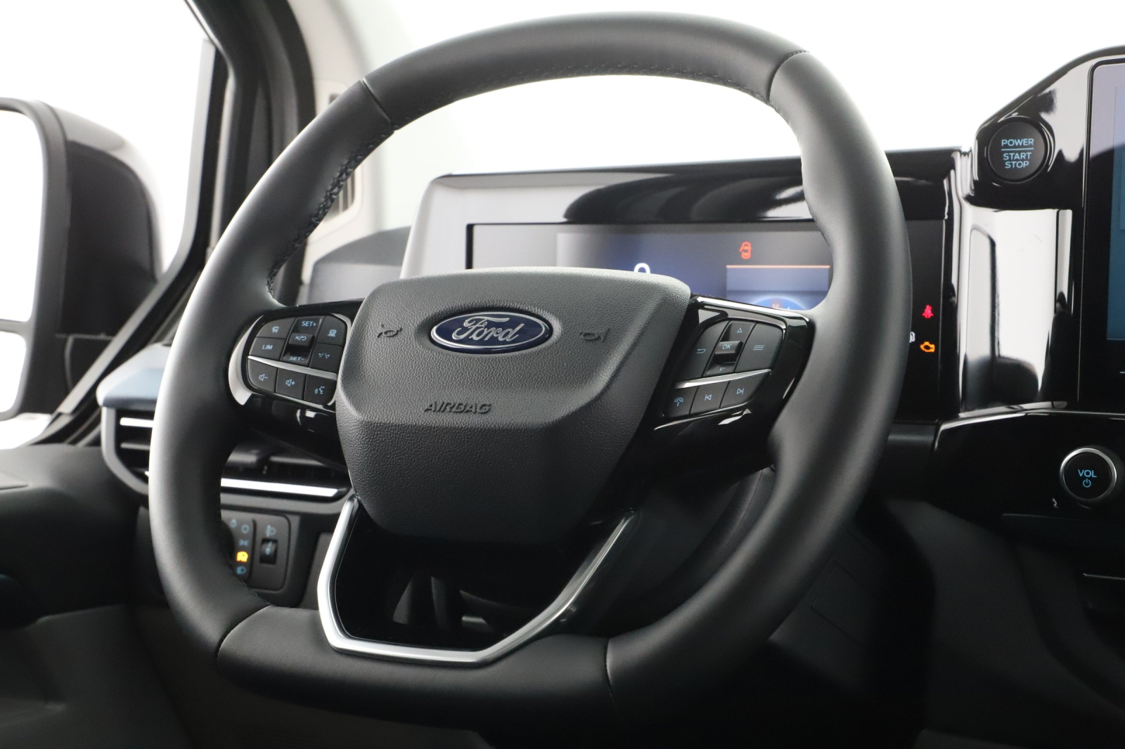 Ford Tourneo Custom - 2025