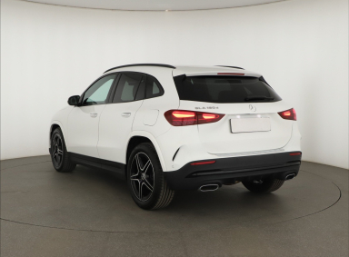 Mercedes-Benz GLA - 2024