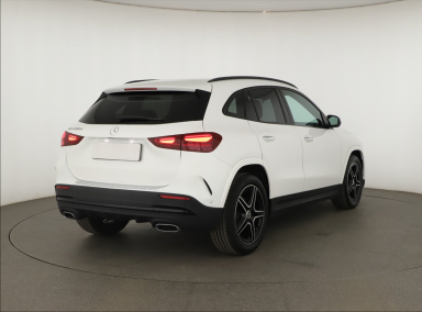 Mercedes-Benz GLA - 2024