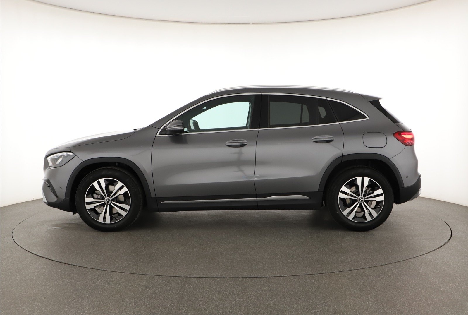 Mercedes-Benz GLA - 2024