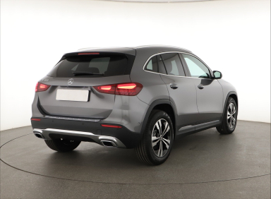Mercedes-Benz GLA - 2024