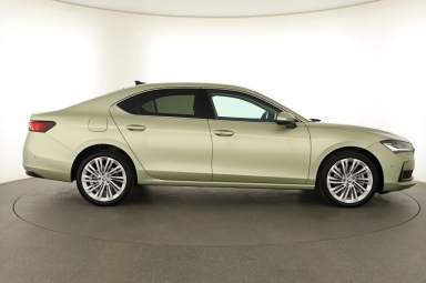 Škoda Superb - 2024