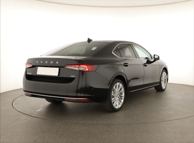 Škoda Superb - 2024