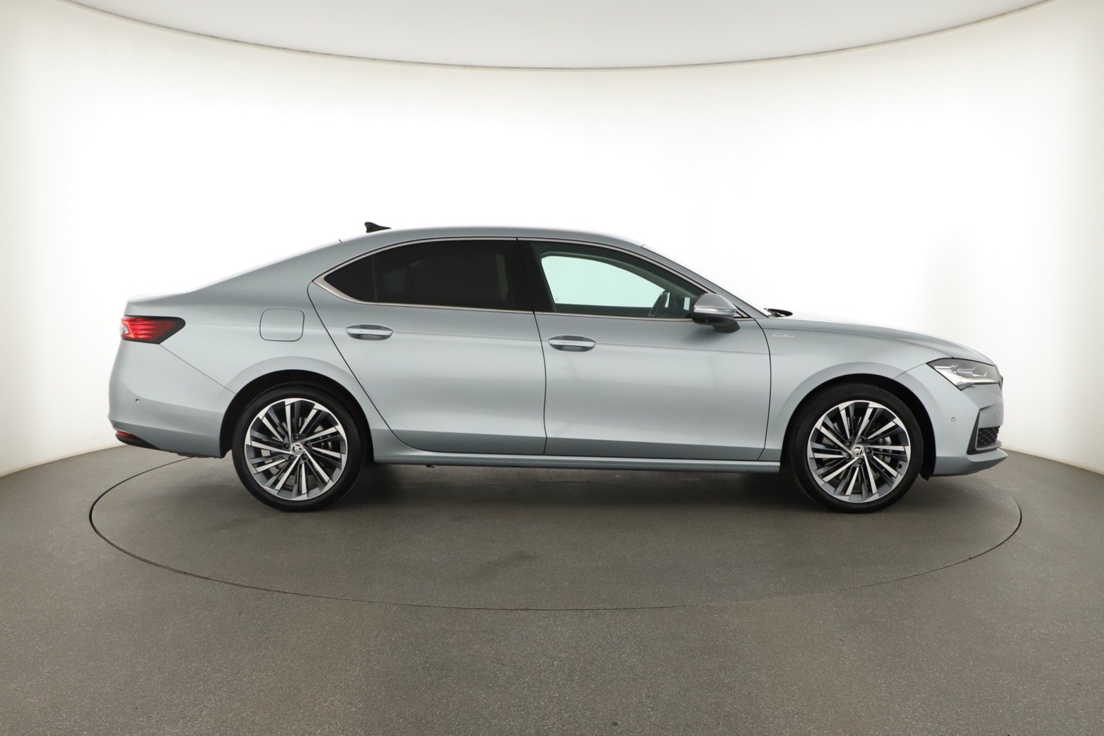 Škoda Superb - 2024