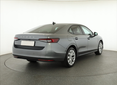 Škoda Superb - 2024