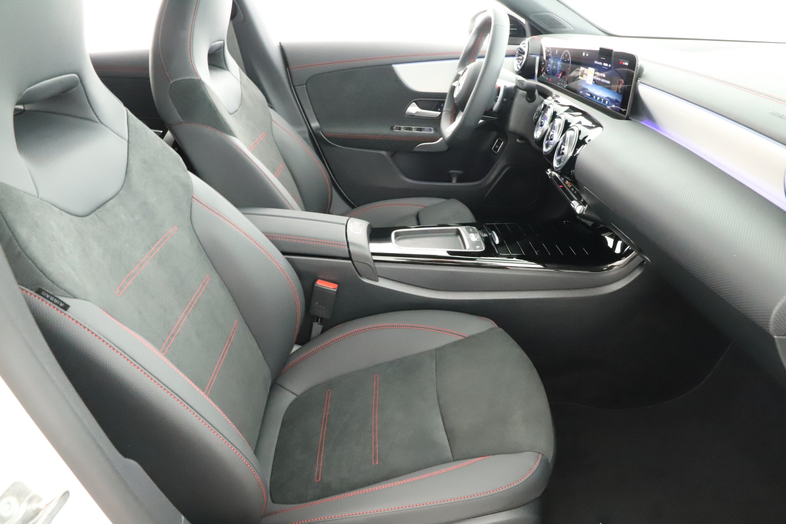 Mercedes-Benz CLA - 2024
