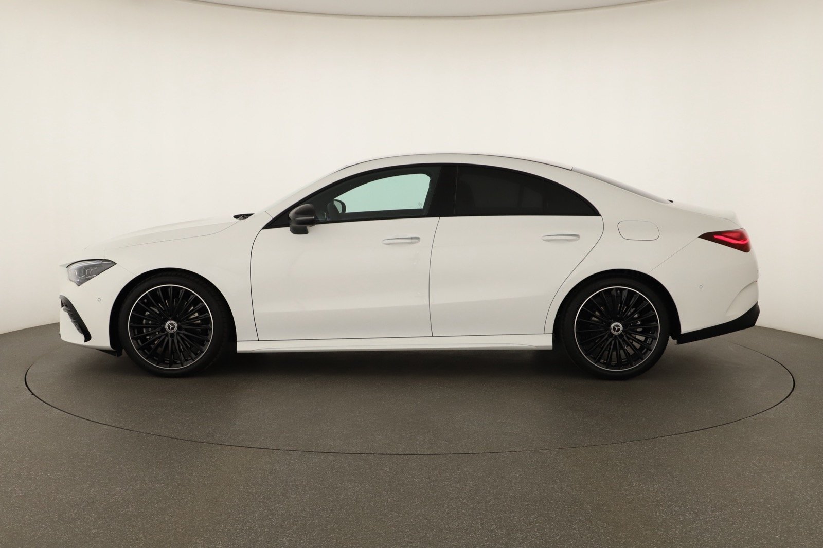 Mercedes-Benz CLA - 2024