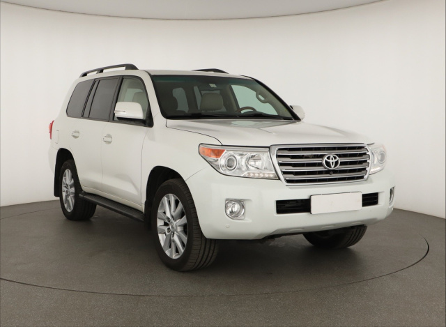 Toyota Land Cruiser V8 2014