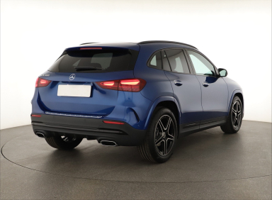 Mercedes-Benz GLA - 2024