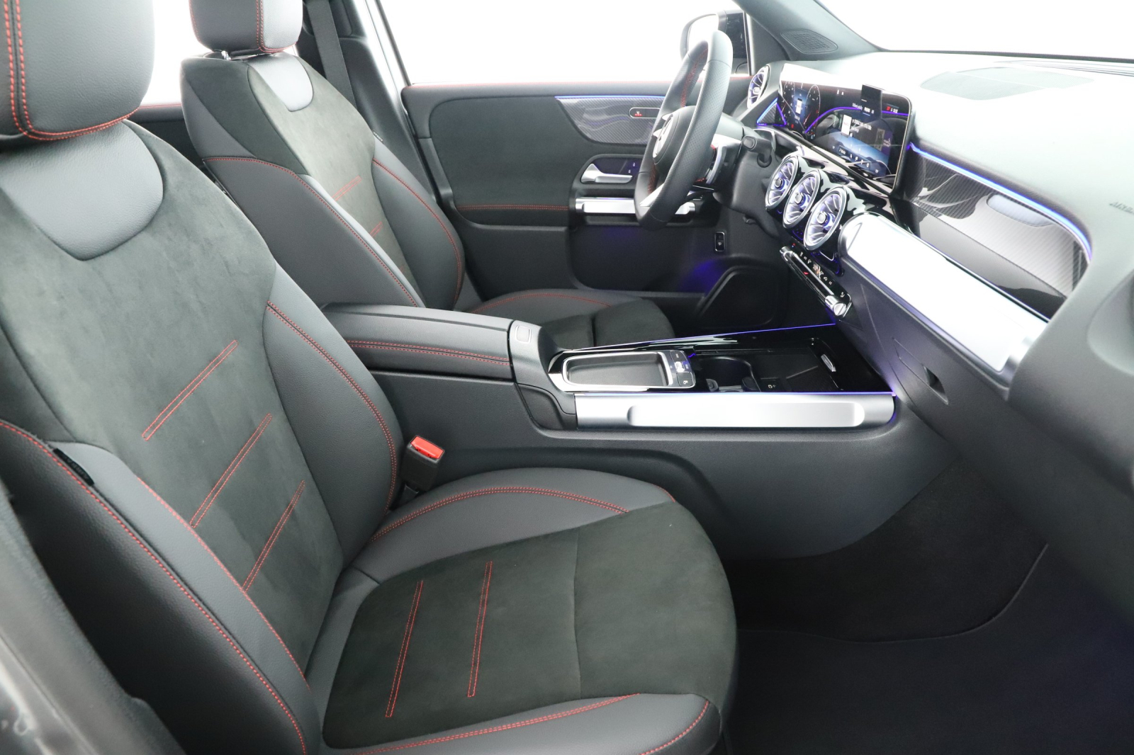Mercedes-Benz GLB - 2024
