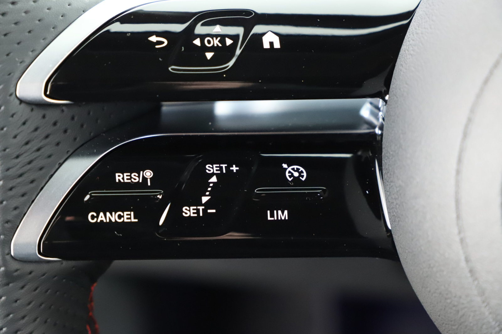 Mercedes-Benz GLB - 2024
