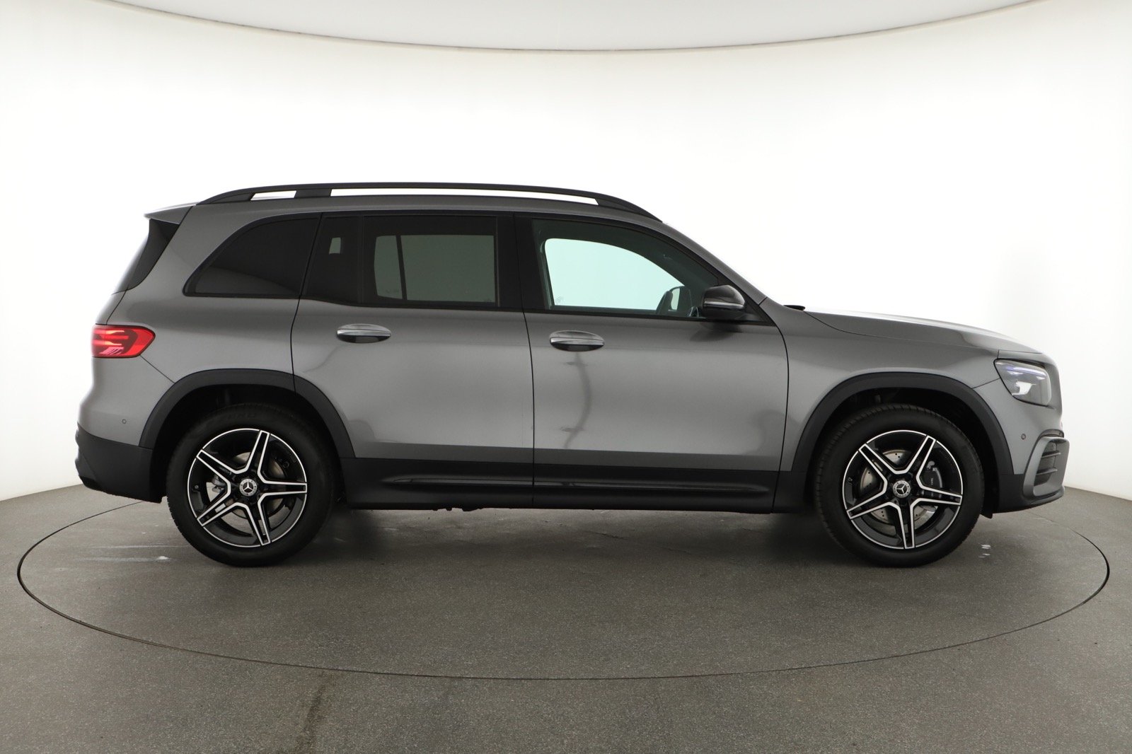 Mercedes-Benz GLB - 2024