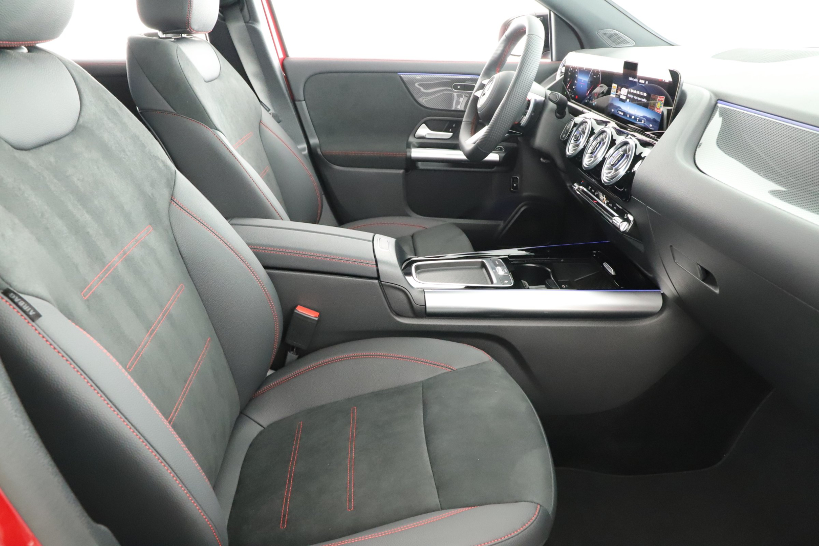 Mercedes-Benz GLA - 2024