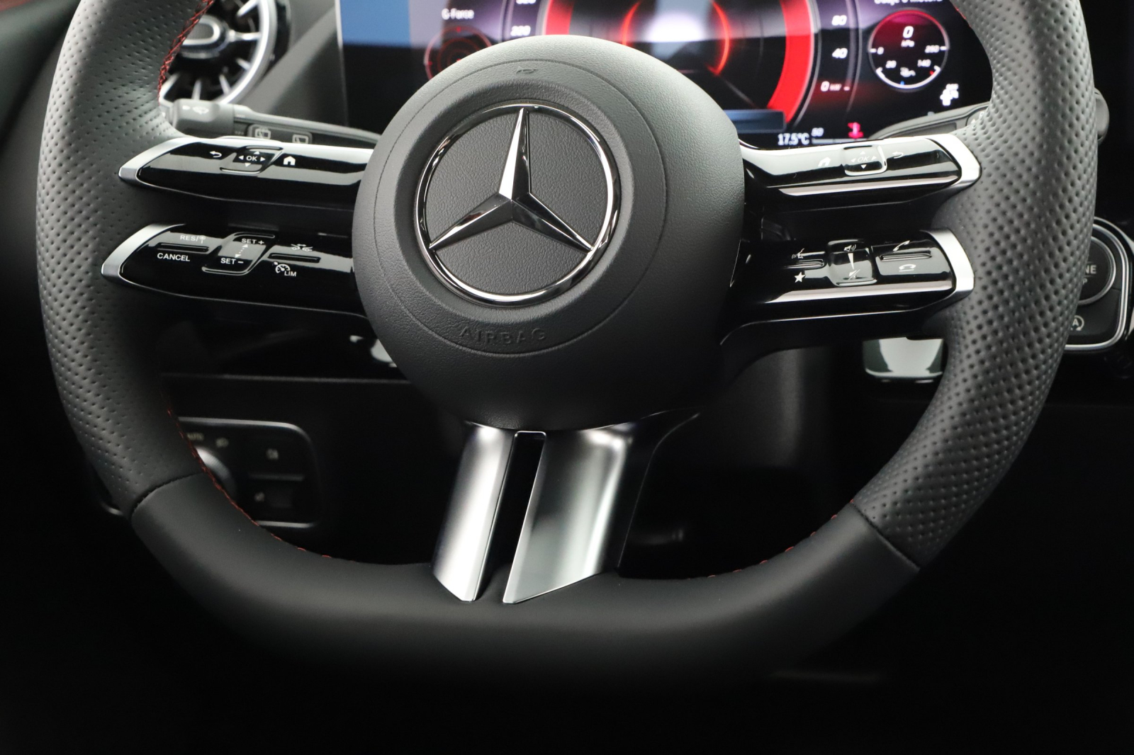 Mercedes-Benz GLA - 2024