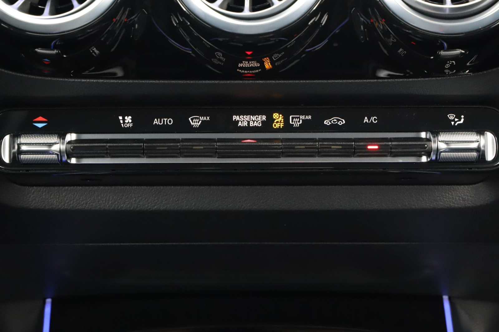 Mercedes-Benz GLA - 2024