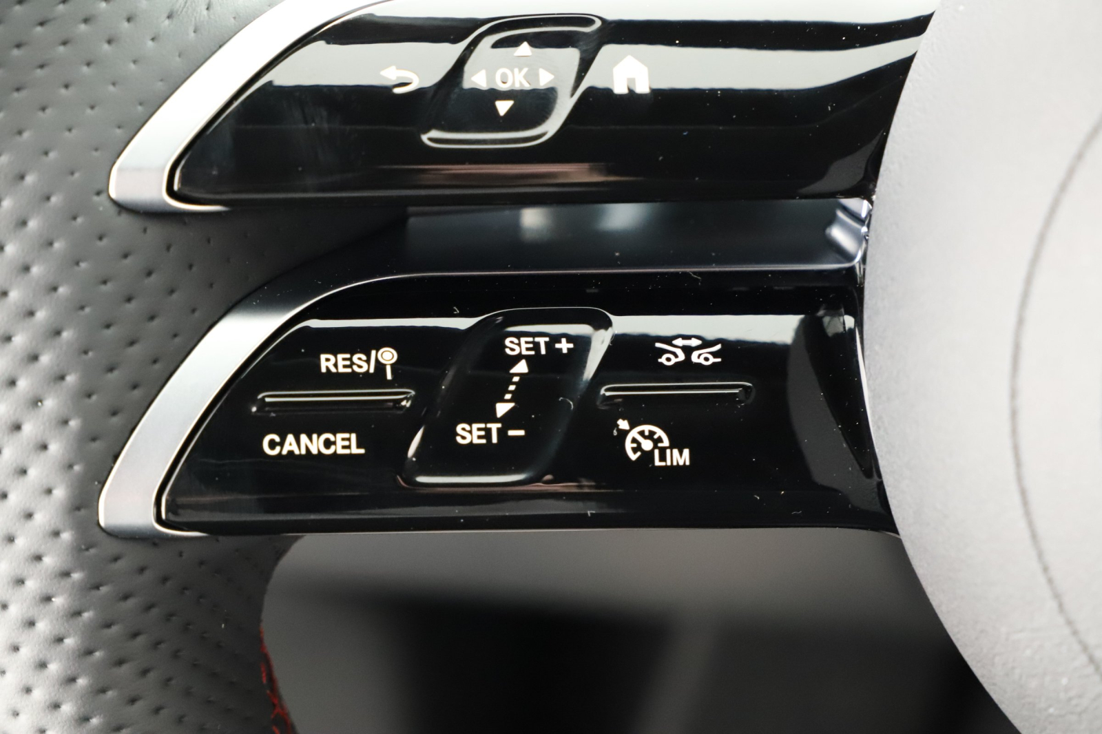 Mercedes-Benz GLA - 2024