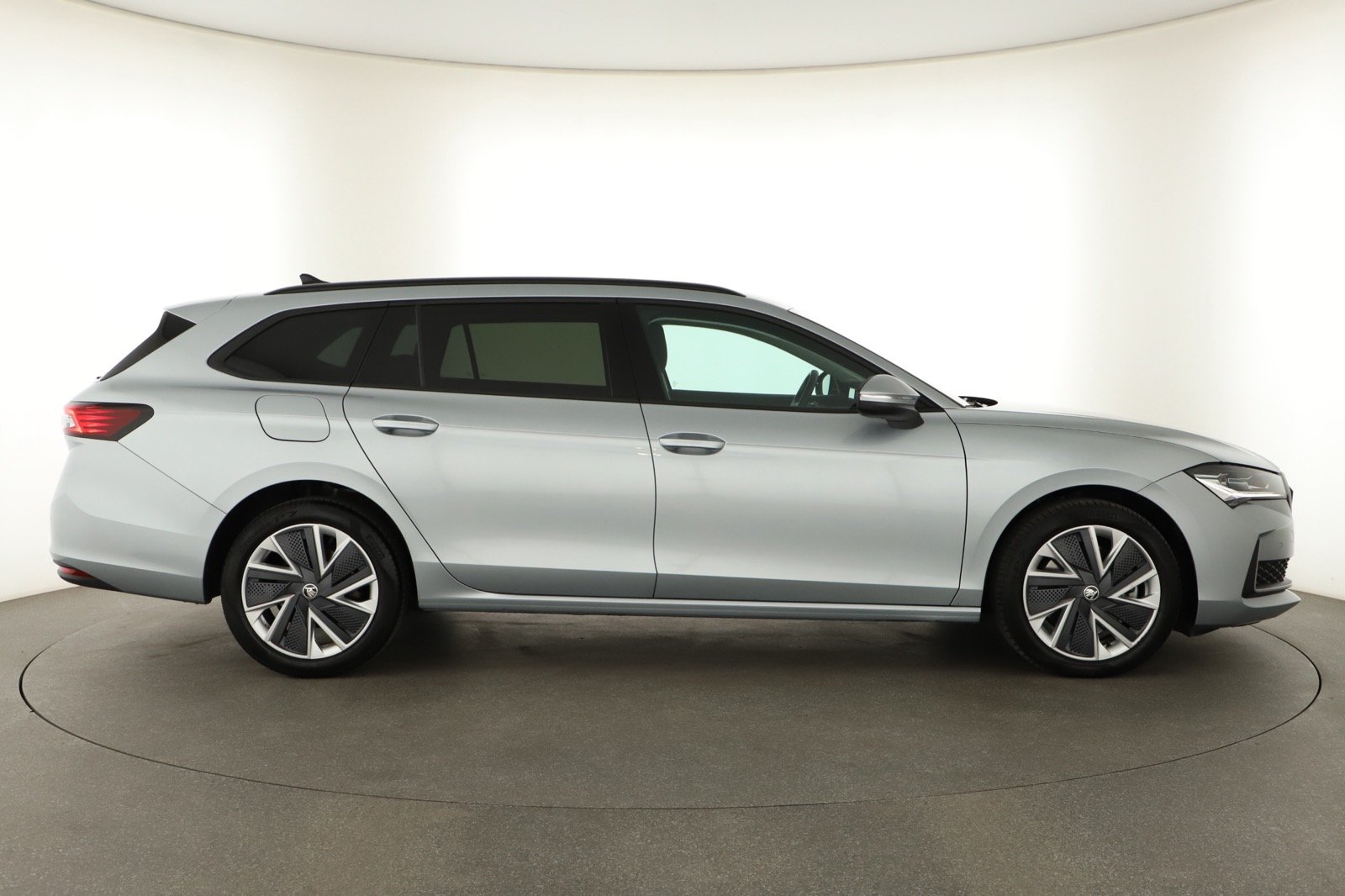 Škoda Superb - 2024