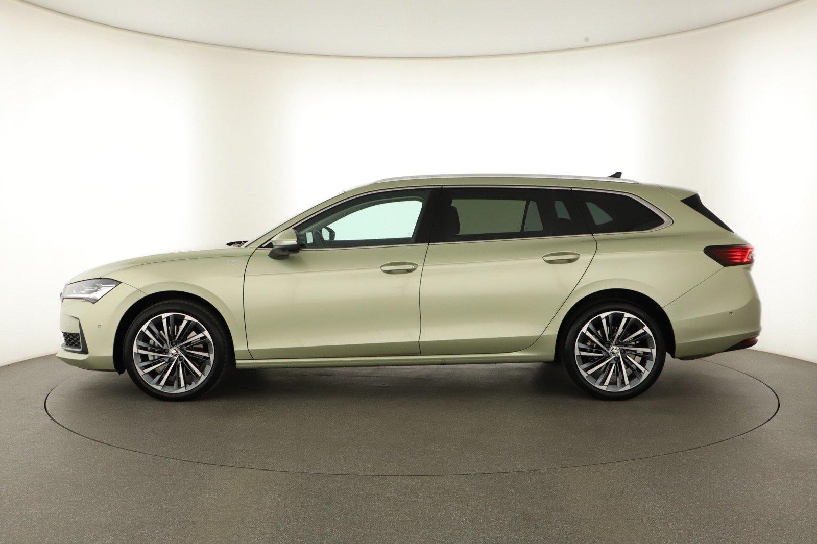 Škoda Superb - 2024
