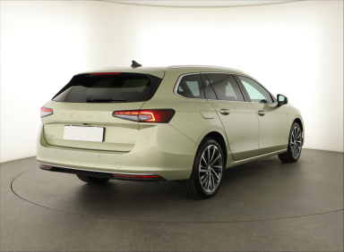 Škoda Superb - 2024