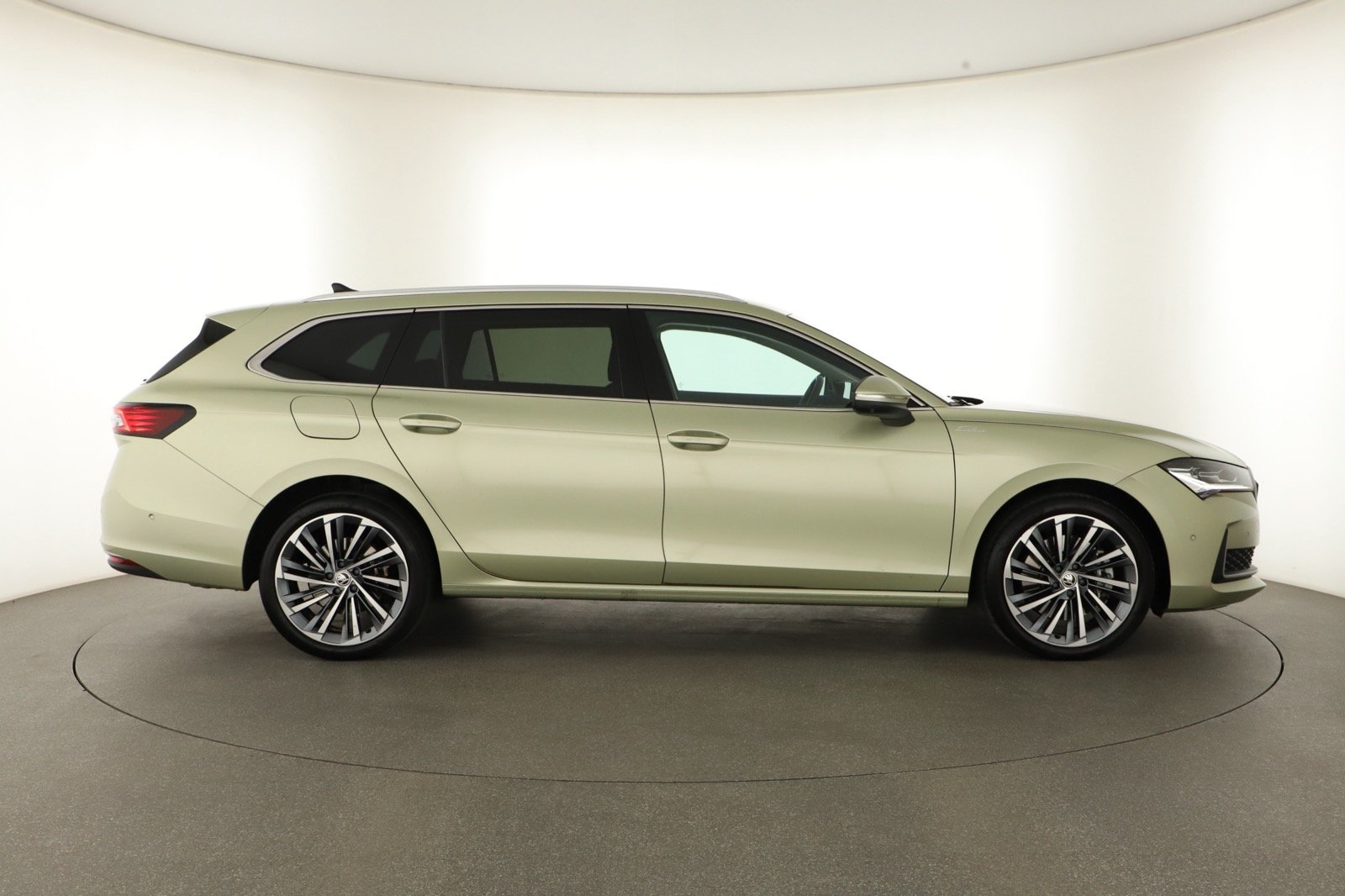 Škoda Superb - 2024