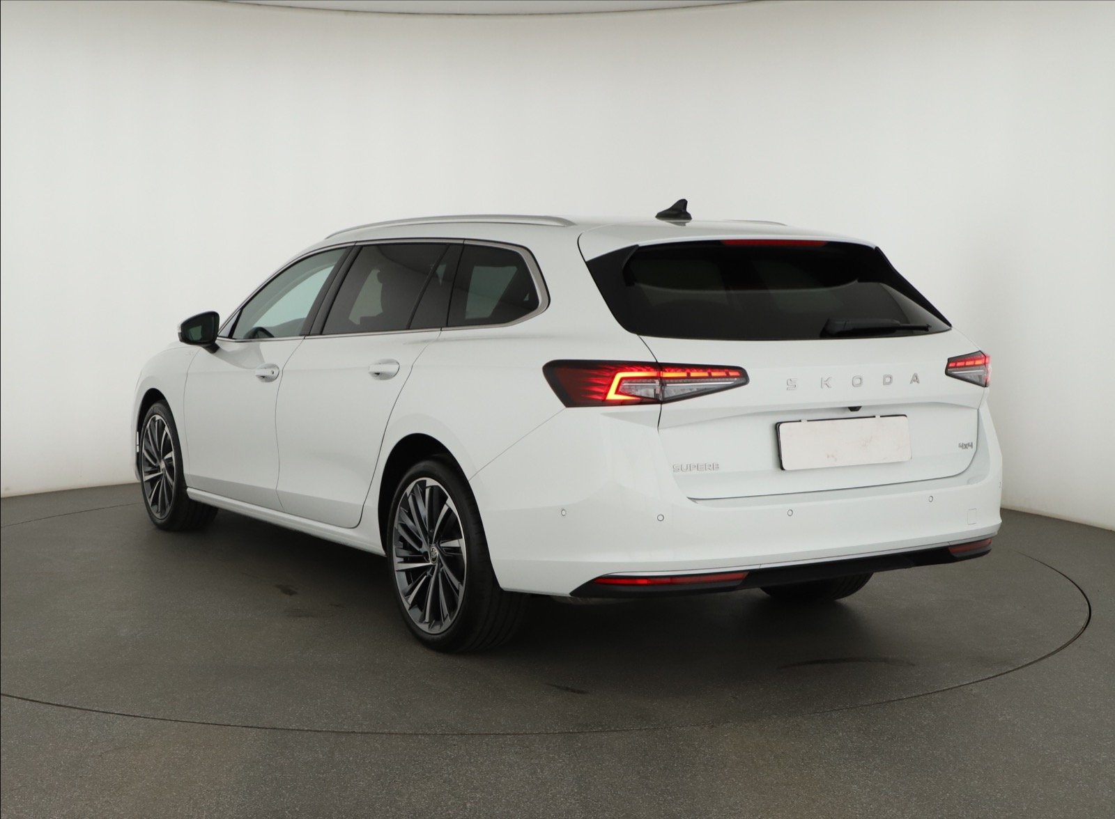 Škoda Superb - 2024