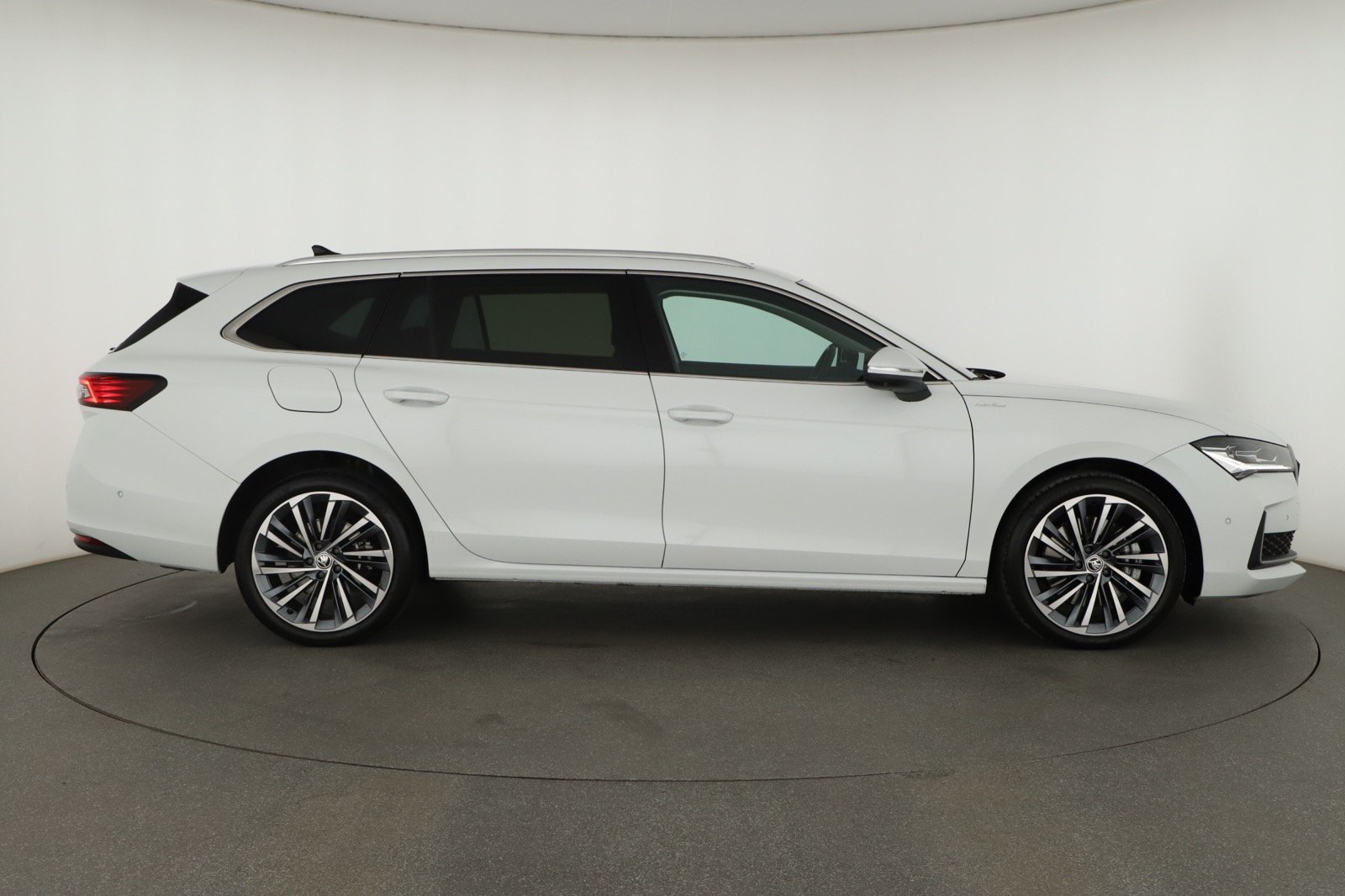 Škoda Superb - 2024