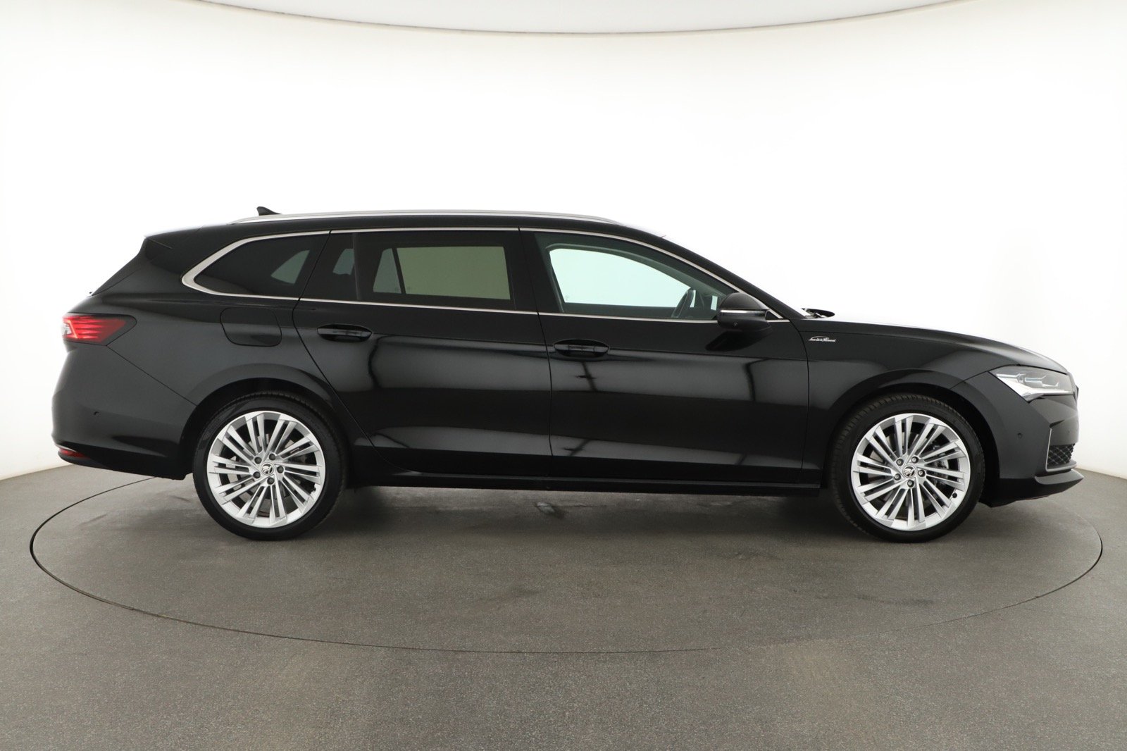 Škoda Superb - 2024