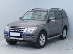 Mitsubishi Pajero - 2016