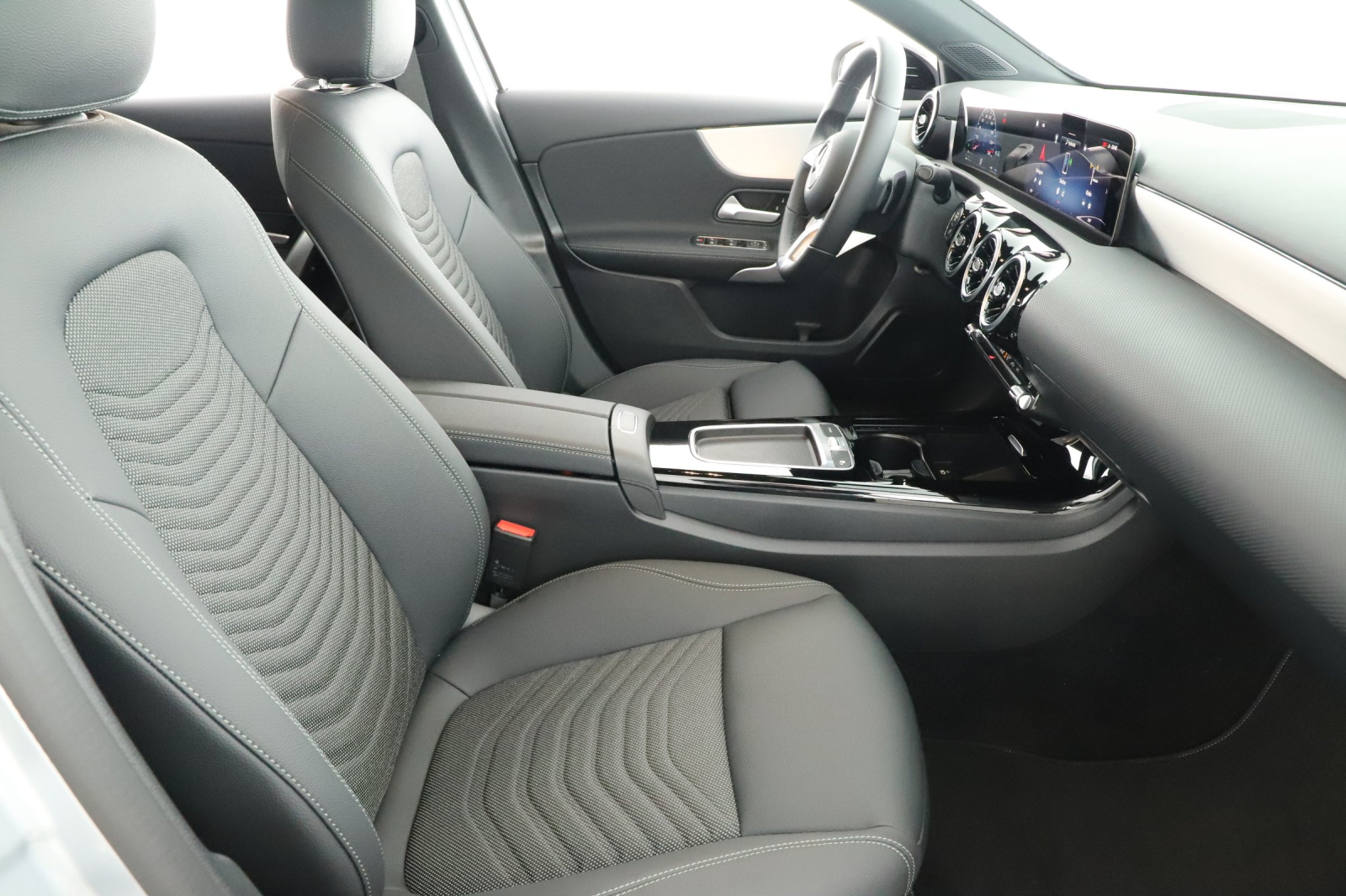Mercedes-Benz A - 2024