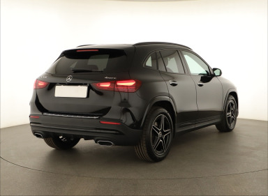 Mercedes-Benz GLA - 2024