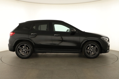 Mercedes-Benz GLA - 2024