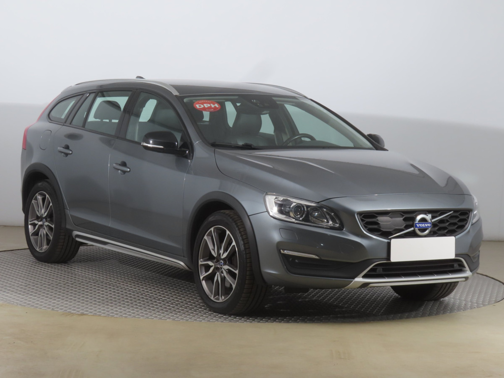 Volvo V60 Cross Country, 2018, D4 2.4 AWD, 140kW, 4x4