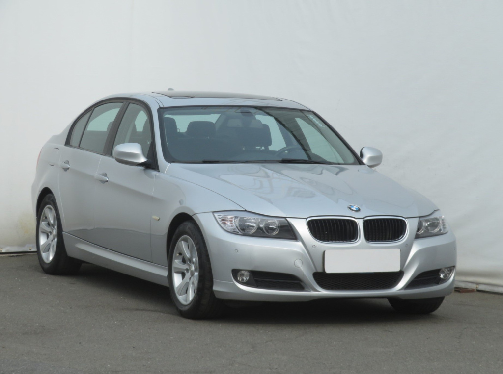 BMW 320 i, 2010, 320 i, 125kW