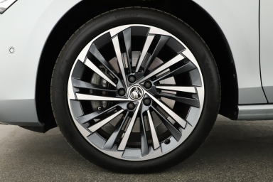 Škoda Superb - 2024