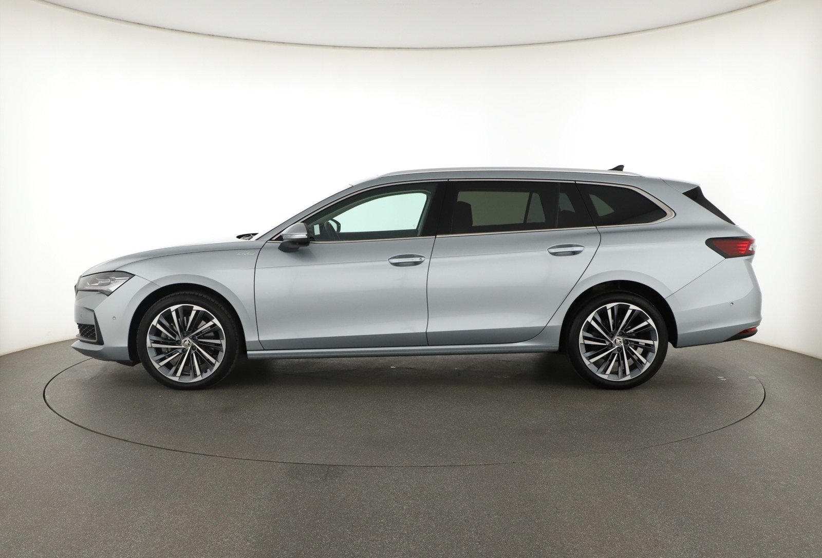 Škoda Superb - 2024
