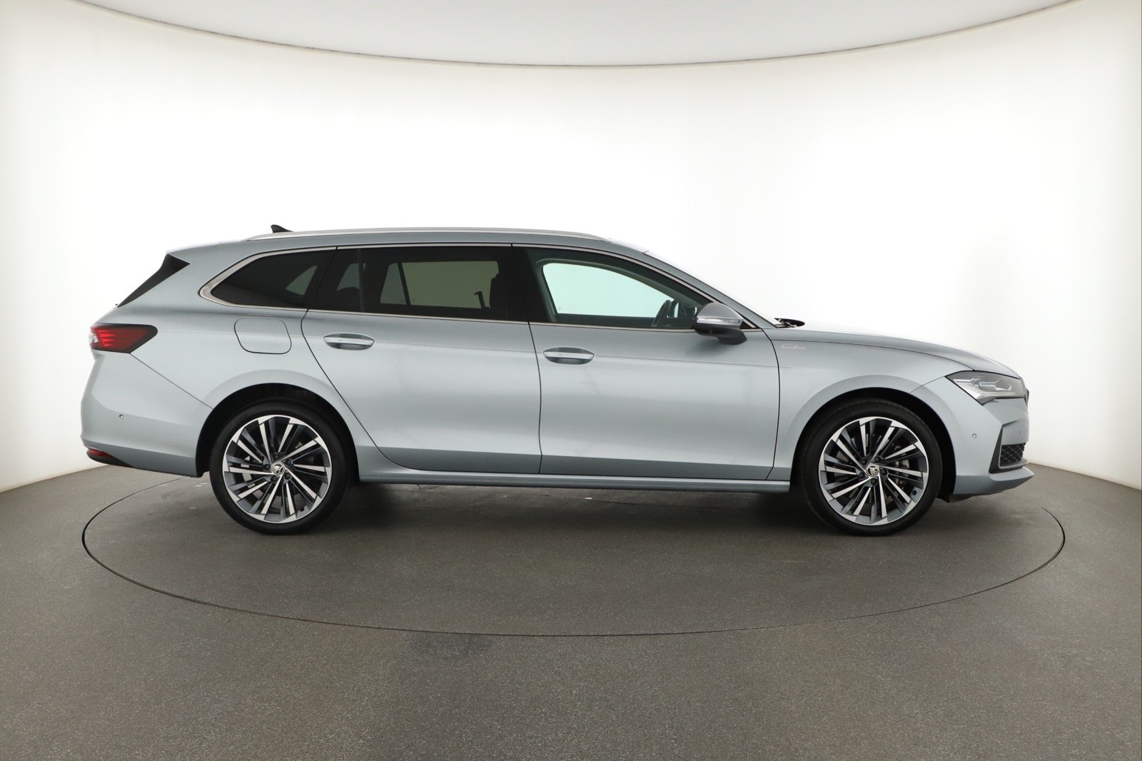 Škoda Superb - 2024