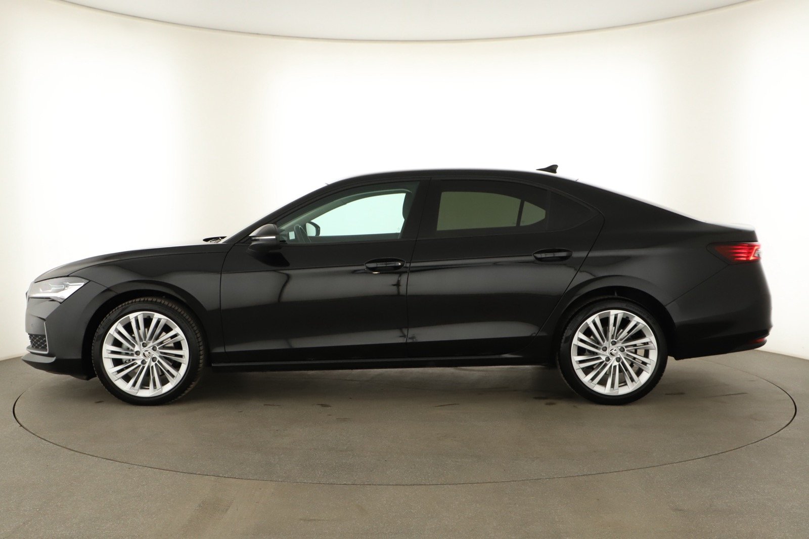 Škoda Superb - 2024