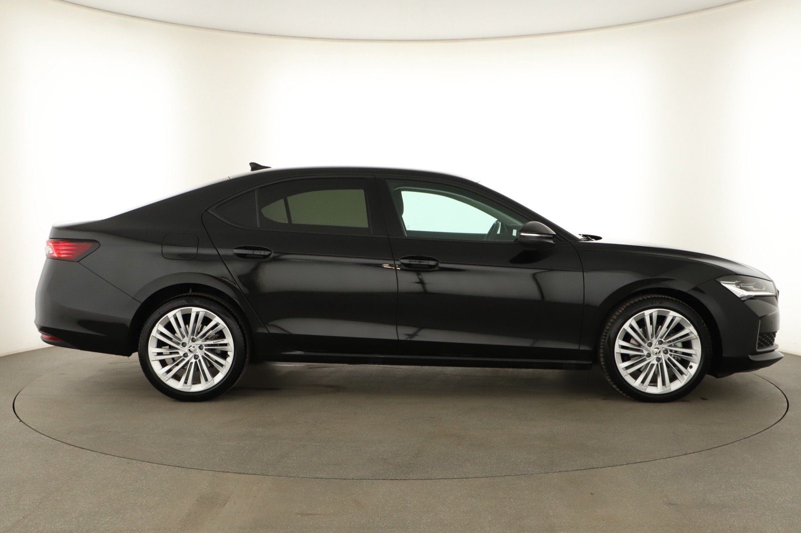 Škoda Superb - 2024