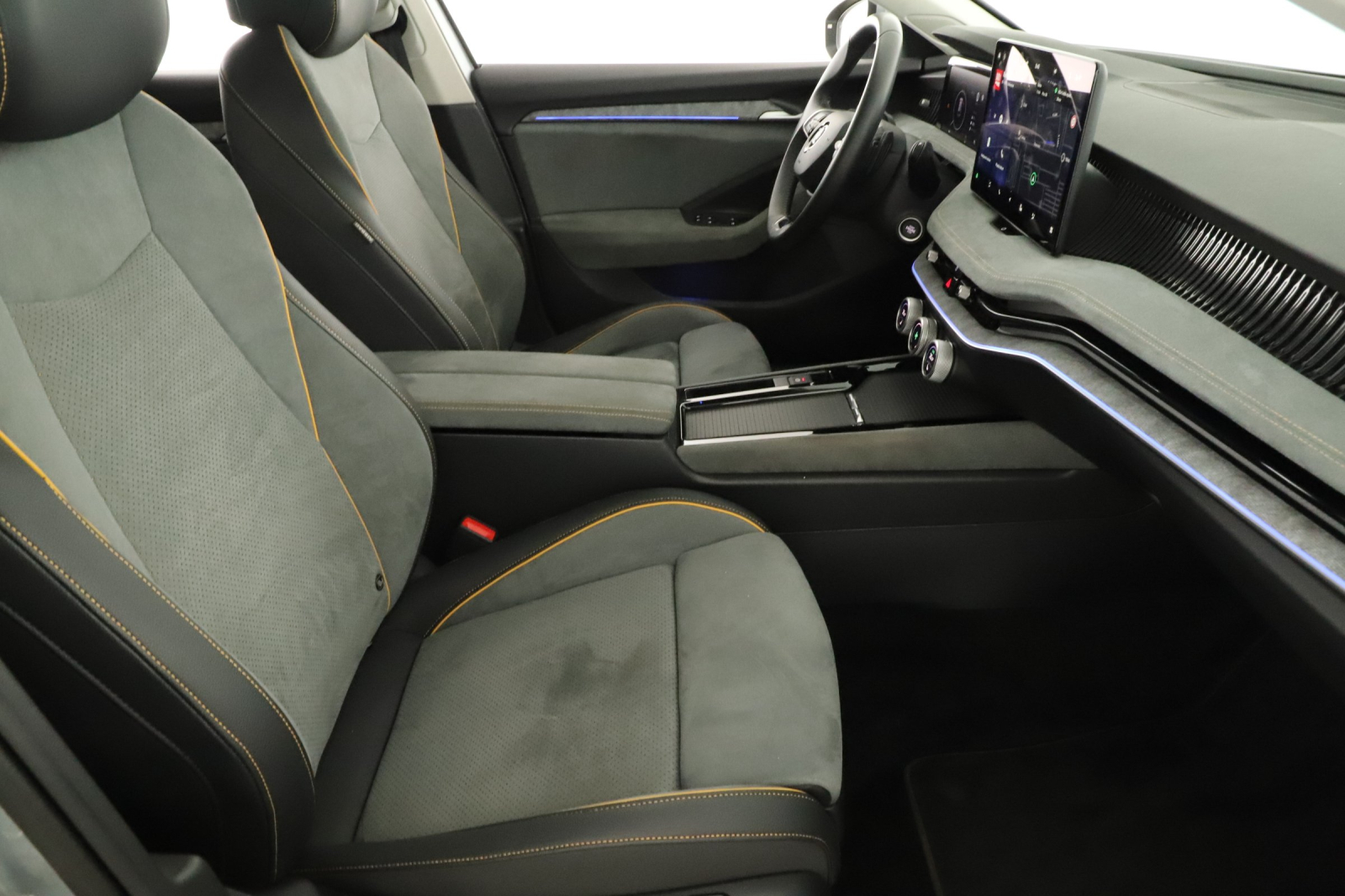 Škoda Superb - 2024