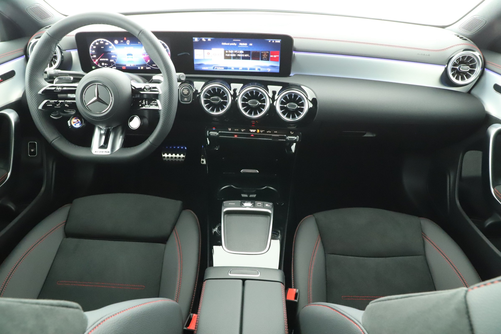 Mercedes-Benz CLA - 2024